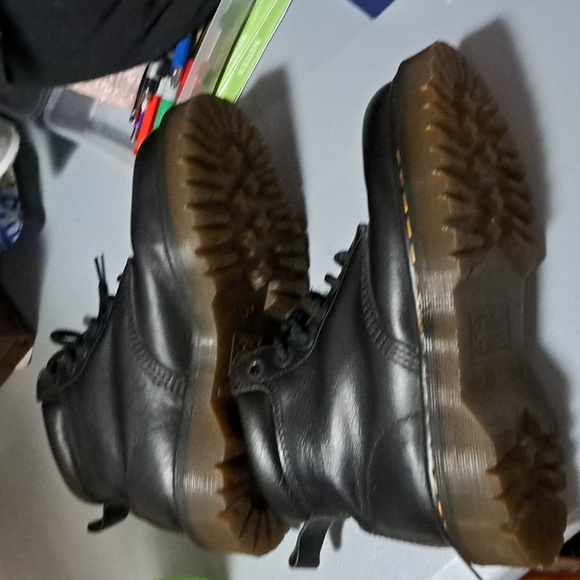 Doc Martins 6( 11" from toe to heal) I bought for size 6.5  to big. - Picture 5 of 8